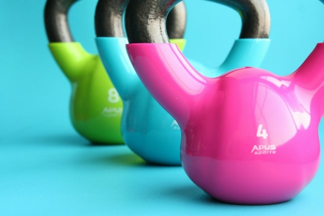 pciture of dumbbells at a gym