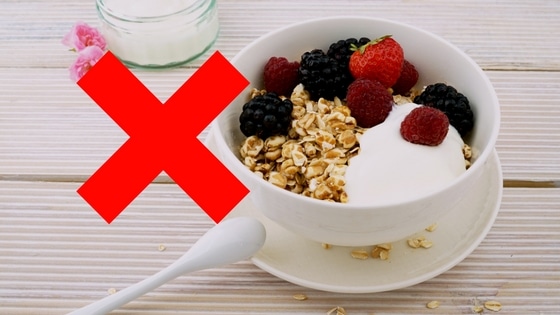 picture of pre-workout carbs, fruit, oats and yoghurt