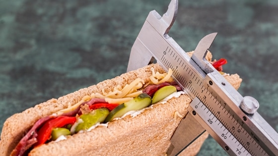 Measuring gage to a sandwich